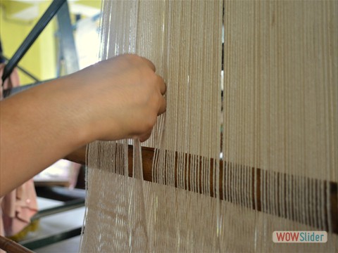 Adjusting the cotton threads for the carpet base