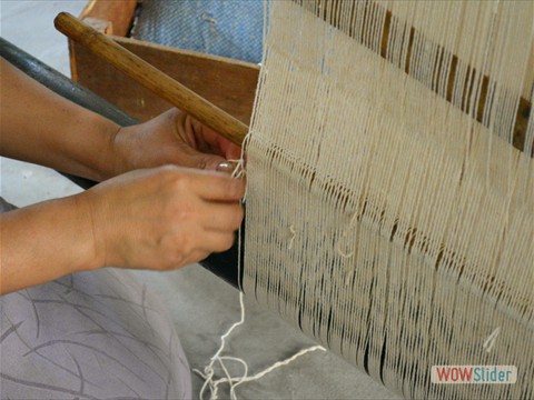 Adjusting the cotton threads for the carpet base